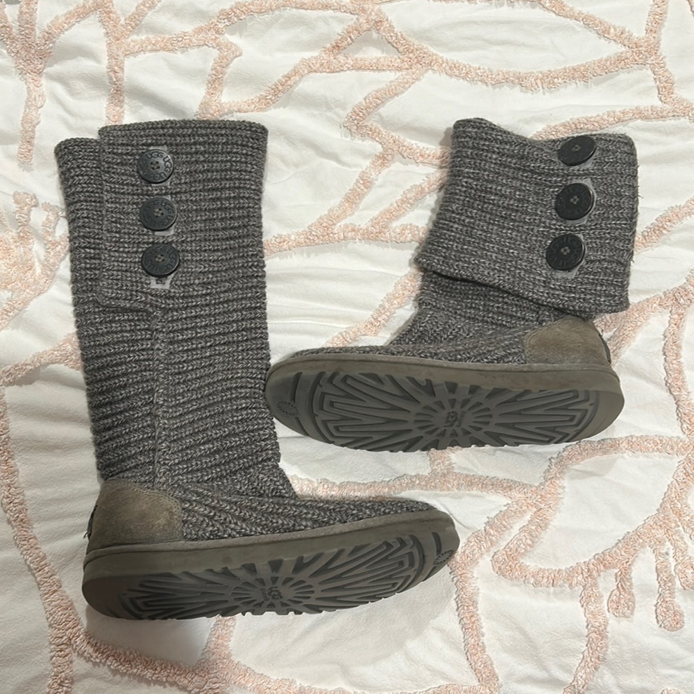 Size 7 Grey Knit Ugg Boots